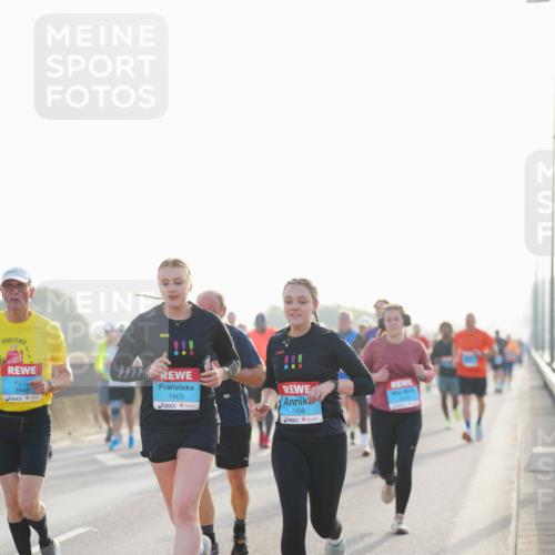 03.10.2026 - Köhlbrandbrückenlauf LAZAROV Photography http://msf.ph/oto/10700793 03.10.2026 09:23:50 Position 3 3848, 1905, 1906 meine-sportfotos.de