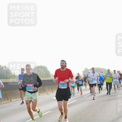 03.10.2026 - Köhlbrandbrückenlauf LAZAROV Photography http://msf.ph/oto/10700859 03.10.2026 09:23:59 Position 3 3840, 2727 meine-sportfotos.de