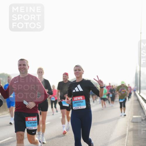 03.10.2026 - Köhlbrandbrückenlauf LAZAROV Photography http://msf.ph/oto/10700921 03.10.2026 09:24:09 Position 3 1544, 1543 meine-sportfotos.de