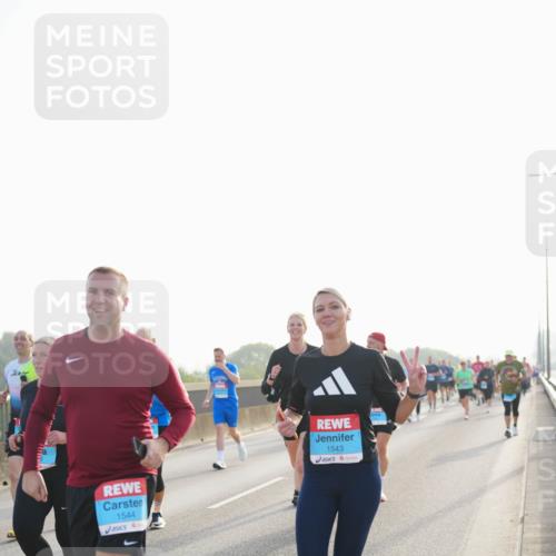 03.10.2026 - Köhlbrandbrückenlauf LAZAROV Photography http://msf.ph/oto/10700925 03.10.2026 09:24:10 Position 3 1544, 1543 meine-sportfotos.de