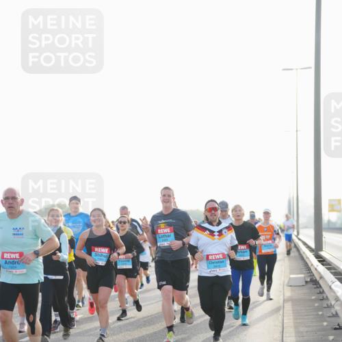 03.10.2026 - Köhlbrandbrückenlauf LAZAROV Photography http://msf.ph/oto/10701002 03.10.2026 09:24:26 Position 3 20, 20, 1980, 1924, 2812 meine-sportfotos.de