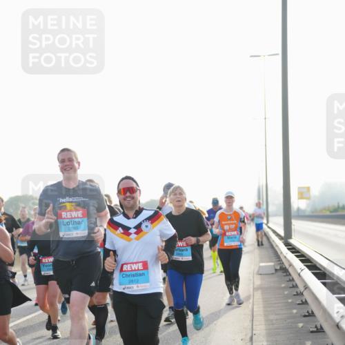 03.10.2026 - Köhlbrandbrückenlauf LAZAROV Photography http://msf.ph/oto/10701013 03.10.2026 09:24:27 Position 3 2889, 2812, 2855 meine-sportfotos.de