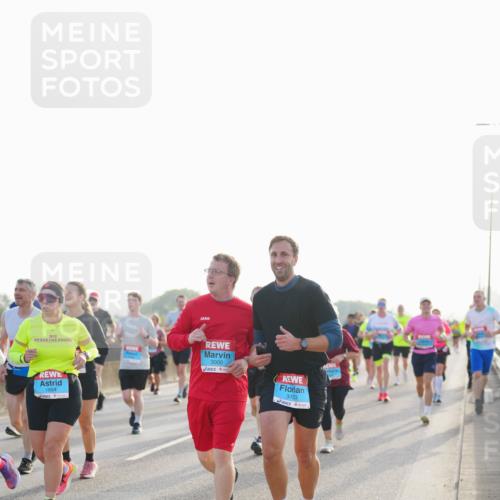 03.10.2026 - Köhlbrandbrückenlauf LAZAROV Photography http://msf.ph/oto/10701059 03.10.2026 09:24:33 Position 3 1884, 3000, 3103 meine-sportfotos.de