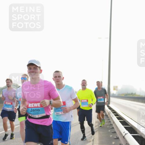 03.10.2026 - Köhlbrandbrückenlauf LAZAROV Photography http://msf.ph/oto/10701085 03.10.2026 09:24:37 Position 3 1312, 1313 meine-sportfotos.de