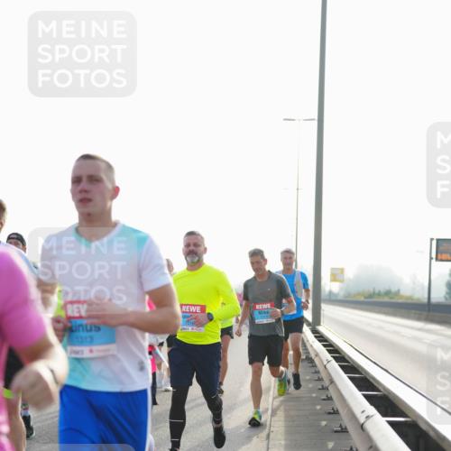 03.10.2026 - Köhlbrandbrückenlauf LAZAROV Photography http://msf.ph/oto/10701088 03.10.2026 09:24:38 Position 3 1313, 1310 meine-sportfotos.de