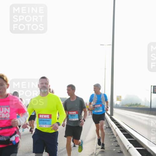 03.10.2026 - Köhlbrandbrückenlauf LAZAROV Photography http://msf.ph/oto/10701094 03.10.2026 09:24:38 Position 3 1316, 1311 meine-sportfotos.de