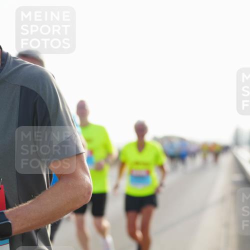 03.10.2026 - Köhlbrandbrückenlauf LAZAROV Photography http://msf.ph/oto/10701103 03.10.2026 09:24:41 Position 3  meine-sportfotos.de