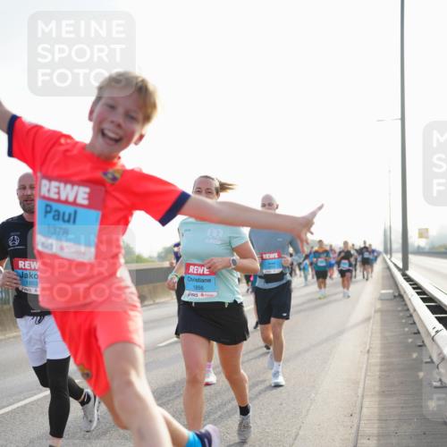 03.10.2026 - Köhlbrandbrückenlauf LAZAROV Photography http://msf.ph/oto/10701203 03.10.2026 09:24:56 Position 3 1853, 1378, 1856 meine-sportfotos.de