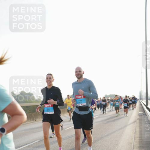 03.10.2026 - Köhlbrandbrückenlauf LAZAROV Photography http://msf.ph/oto/10701215 03.10.2026 09:24:57 Position 3 3807, 3809 meine-sportfotos.de