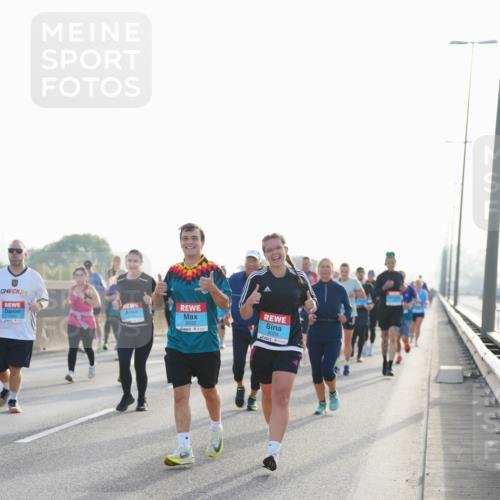 03.10.2026 - Köhlbrandbrückenlauf LAZAROV Photography http://msf.ph/oto/10701240 03.10.2026 09:25:01 Position 3 24, 1950, 2032, 2029 meine-sportfotos.de