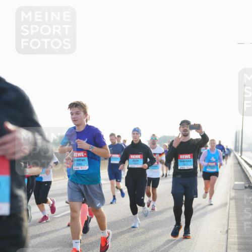 03.10.2026 - Köhlbrandbrückenlauf LAZAROV Photography http://msf.ph/oto/10701283 03.10.2026 09:25:07 Position 3 2364, 3451, 1871 meine-sportfotos.de
