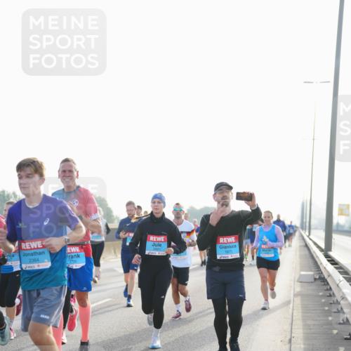 03.10.2026 - Köhlbrandbrückenlauf LAZAROV Photography http://msf.ph/oto/10701285 03.10.2026 09:25:07 Position 3 2364, 2726, 3451, 1871 meine-sportfotos.de