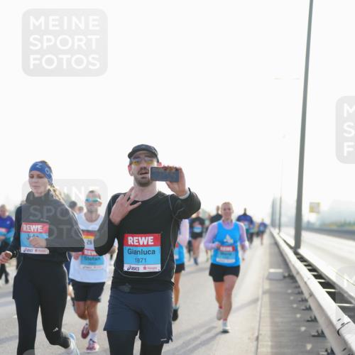 03.10.2026 - Köhlbrandbrückenlauf LAZAROV Photography http://msf.ph/oto/10701289 03.10.2026 09:25:08 Position 3 25, 1871 meine-sportfotos.de