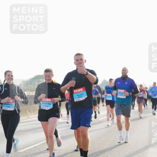 03.10.2026 - Köhlbrandbrückenlauf LAZAROV Photography http://msf.ph/oto/10701311 03.10.2026 09:25:14 Position 3 1385, 1386, 3800 meine-sportfotos.de