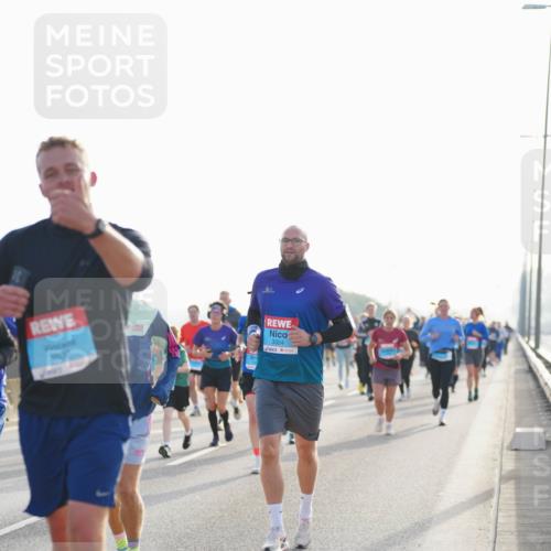 03.10.2026 - Köhlbrandbrückenlauf LAZAROV Photography http://msf.ph/oto/10701315 03.10.2026 09:25:15 Position 3 3800, 3324 meine-sportfotos.de