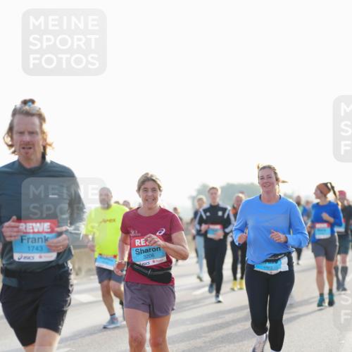 03.10.2026 - Köhlbrandbrückenlauf LAZAROV Photography http://msf.ph/oto/10701335 03.10.2026 09:25:19 Position 3 1743, 3206, 1322 meine-sportfotos.de