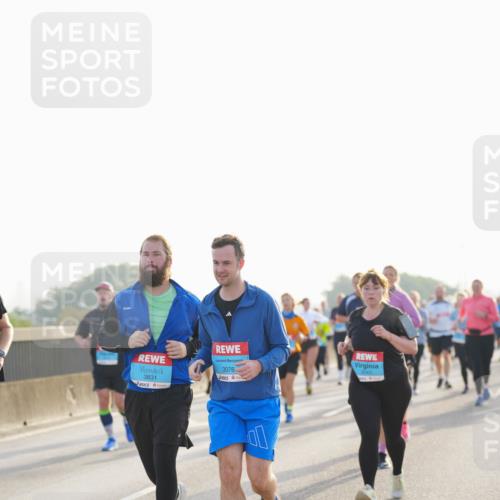 03.10.2026 - Köhlbrandbrückenlauf LAZAROV Photography http://msf.ph/oto/10701378 03.10.2026 09:25:30 Position 3 3831, 3076, 3043 meine-sportfotos.de