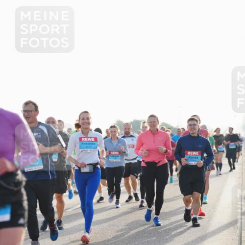03.10.2026 - Köhlbrandbrückenlauf LAZAROV Photography http://msf.ph/oto/10701393 03.10.2026 09:25:34 Position 3 1017, 2959, 21, 1660 meine-sportfotos.de