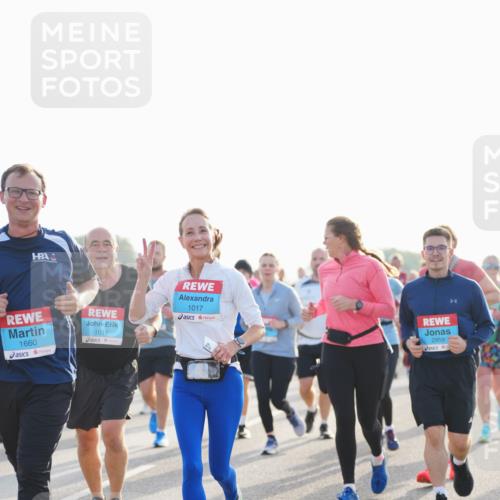 03.10.2026 - Köhlbrandbrückenlauf LAZAROV Photography http://msf.ph/oto/10701401 03.10.2026 09:25:35 Position 3 1660, 1016, 1017, 2959 meine-sportfotos.de
