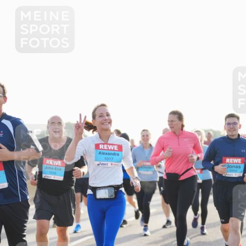 03.10.2026 - Köhlbrandbrückenlauf LAZAROV Photography http://msf.ph/oto/10701403 03.10.2026 09:25:36 Position 3 1016, 1017, 2959 meine-sportfotos.de
