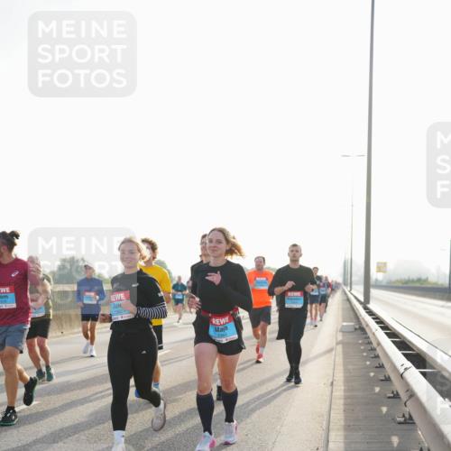 03.10.2026 - Köhlbrandbrückenlauf LAZAROV Photography http://msf.ph/oto/10701430 03.10.2026 09:25:43 Position 3 1570, 1362, 1364 meine-sportfotos.de
