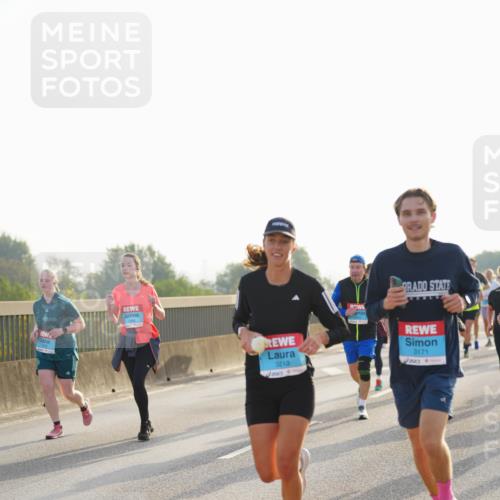 03.10.2026 - Köhlbrandbrückenlauf LAZAROV Photography http://msf.ph/oto/10701446 03.10.2026 09:25:48 Position 3 3213, 3171 meine-sportfotos.de