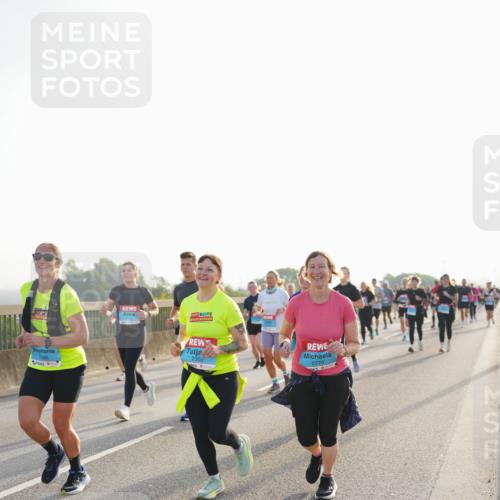 03.10.2026 - Köhlbrandbrückenlauf LAZAROV Photography http://msf.ph/oto/10701466 03.10.2026 09:25:56 Position 3 1886, 2358, 2779 meine-sportfotos.de