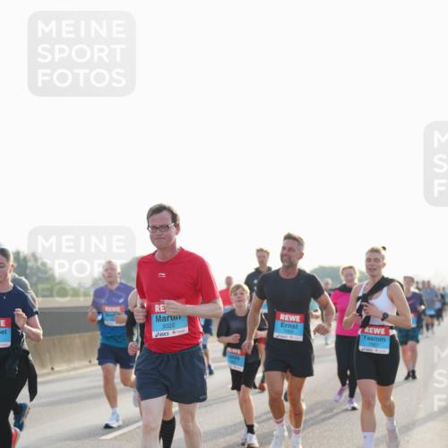 03.10.2026 - Köhlbrandbrückenlauf LAZAROV Photography http://msf.ph/oto/10701495 03.10.2026 09:26:04 Position 3 3022, 1059, 1061 meine-sportfotos.de