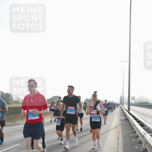 03.10.2026 - Köhlbrandbrückenlauf LAZAROV Photography http://msf.ph/oto/10701499 03.10.2026 09:26:05 Position 3 3022, 1059, 1061 meine-sportfotos.de