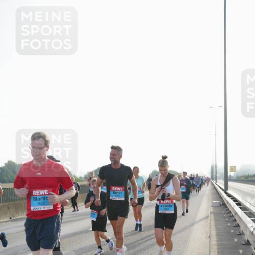 03.10.2026 - Köhlbrandbrückenlauf LAZAROV Photography http://msf.ph/oto/10701501 03.10.2026 09:26:05 Position 3 3022, 1059, 1061 meine-sportfotos.de