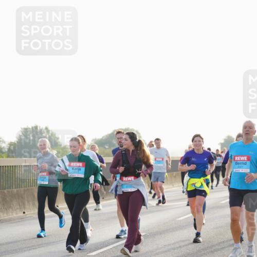 03.10.2026 - Köhlbrandbrückenlauf LAZAROV Photography http://msf.ph/oto/10701552 03.10.2026 09:26:20 Position 3 2957, 2770, 3327 meine-sportfotos.de
