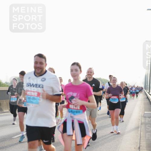 03.10.2026 - Köhlbrandbrückenlauf LAZAROV Photography http://msf.ph/oto/10701591 03.10.2026 09:26:31 Position 3  meine-sportfotos.de
