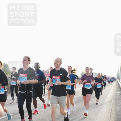 03.10.2026 - Köhlbrandbrückenlauf LAZAROV Photography http://msf.ph/oto/10701597 03.10.2026 09:26:33 Position 3 40, 1341 meine-sportfotos.de