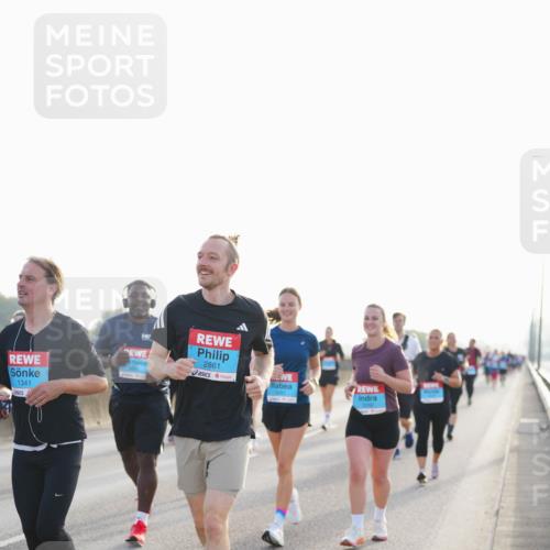 03.10.2026 - Köhlbrandbrückenlauf LAZAROV Photography http://msf.ph/oto/10701599 03.10.2026 09:26:33 Position 3 2861, 1341 meine-sportfotos.de