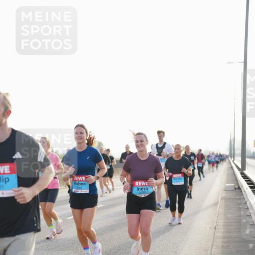 03.10.2026 - Köhlbrandbrückenlauf LAZAROV Photography http://msf.ph/oto/10701601 03.10.2026 09:26:33 Position 3 61, 3281, 3282 meine-sportfotos.de