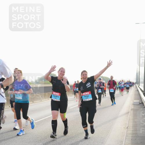 03.10.2026 - Köhlbrandbrückenlauf LAZAROV Photography http://msf.ph/oto/10701615 03.10.2026 09:26:37 Position 3 3314, 1861, 1867 meine-sportfotos.de