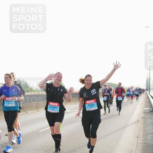 03.10.2026 - Köhlbrandbrückenlauf LAZAROV Photography http://msf.ph/oto/10701617 03.10.2026 09:26:37 Position 3 3314, 1861, 1867 meine-sportfotos.de