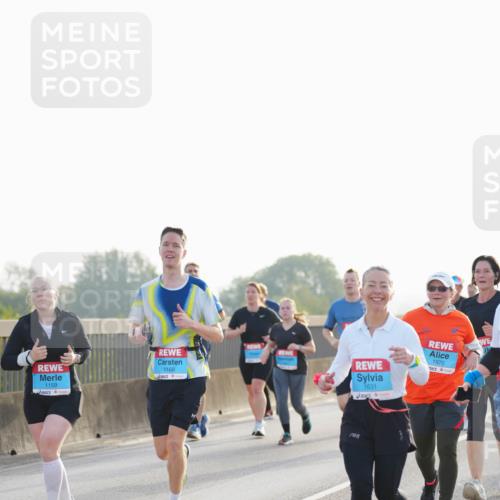 03.10.2026 - Köhlbrandbrückenlauf LAZAROV Photography http://msf.ph/oto/10701646 03.10.2026 09:26:45 Position 3 1159, 1160, 1631, 1970 meine-sportfotos.de