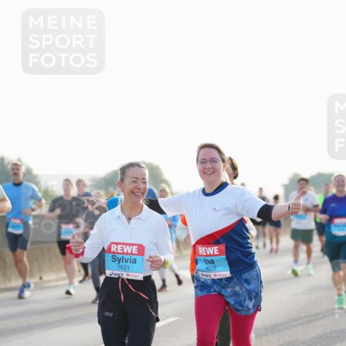 03.10.2026 - Köhlbrandbrückenlauf LAZAROV Photography http://msf.ph/oto/10701650 03.10.2026 09:26:46 Position 3 1631, 1628 meine-sportfotos.de
