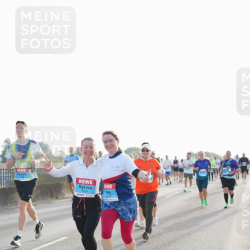 03.10.2026 - Köhlbrandbrückenlauf LAZAROV Photography http://msf.ph/oto/10701652 03.10.2026 09:26:47 Position 3 1160, 1631, 628 meine-sportfotos.de