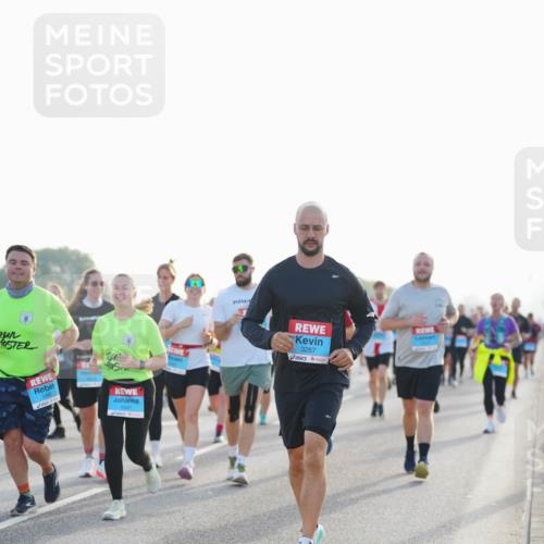 03.10.2026 - Köhlbrandbrückenlauf LAZAROV Photography http://msf.ph/oto/10701673 03.10.2026 09:26:53 Position 3 1040, 1041, 3267 meine-sportfotos.de
