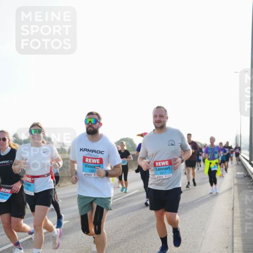 03.10.2026 - Köhlbrandbrückenlauf LAZAROV Photography http://msf.ph/oto/10701685 03.10.2026 09:26:57 Position 3 3470, 1582, 1581, 3317 meine-sportfotos.de