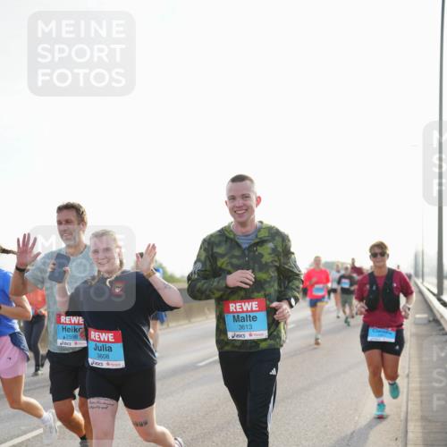 03.10.2026 - Köhlbrandbrückenlauf LAZAROV Photography http://msf.ph/oto/10701722 03.10.2026 09:27:09 Position 3 2598, 3608, 1999, 3613 meine-sportfotos.de
