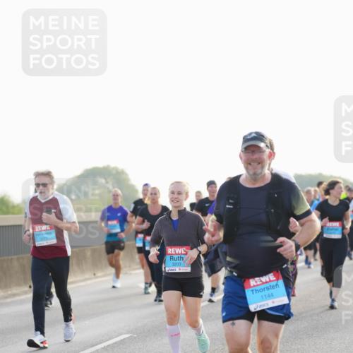 03.10.2026 - Köhlbrandbrückenlauf LAZAROV Photography http://msf.ph/oto/10701819 03.10.2026 09:27:40 Position 3 3273, 3203, 1144 meine-sportfotos.de
