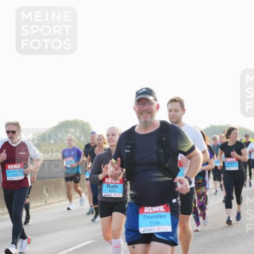03.10.2026 - Köhlbrandbrückenlauf LAZAROV Photography http://msf.ph/oto/10701821 03.10.2026 09:27:40 Position 3 3273, 3203, 1144 meine-sportfotos.de