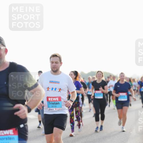 03.10.2026 - Köhlbrandbrückenlauf LAZAROV Photography http://msf.ph/oto/10701823 03.10.2026 09:27:41 Position 3 1144, 3210 meine-sportfotos.de