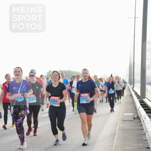 03.10.2026 - Köhlbrandbrückenlauf LAZAROV Photography http://msf.ph/oto/10701831 03.10.2026 09:27:42 Position 3 3632, 358, 3105 meine-sportfotos.de