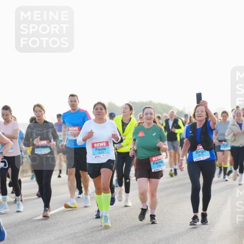 03.10.2026 - Köhlbrandbrückenlauf LAZAROV Photography http://msf.ph/oto/10701849 03.10.2026 09:27:46 Position 3 3223, 1706, 3514 meine-sportfotos.de