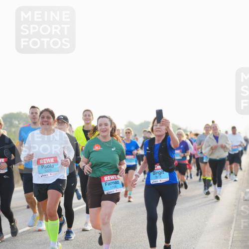03.10.2026 - Köhlbrandbrückenlauf LAZAROV Photography http://msf.ph/oto/10701858 03.10.2026 09:27:48 Position 3 3223, 1706, 3514 meine-sportfotos.de