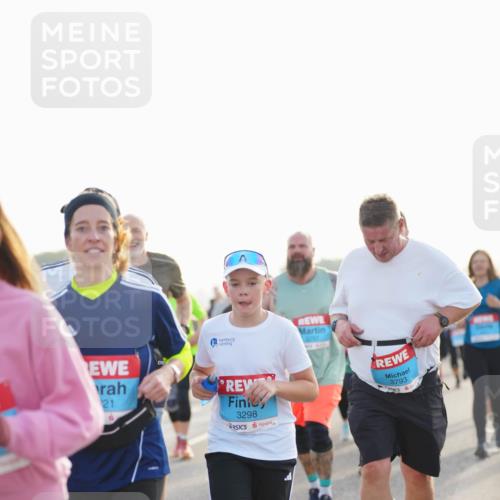 03.10.2026 - Köhlbrandbrückenlauf LAZAROV Photography http://msf.ph/oto/10701892 03.10.2026 09:27:58 Position 3 21, 3298, 3793 meine-sportfotos.de